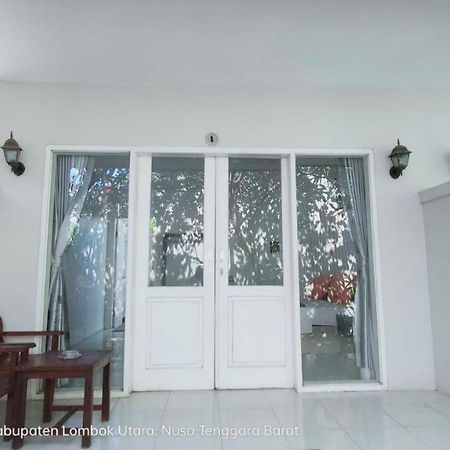 Pineapple Guest House Gili Air Exterior photo