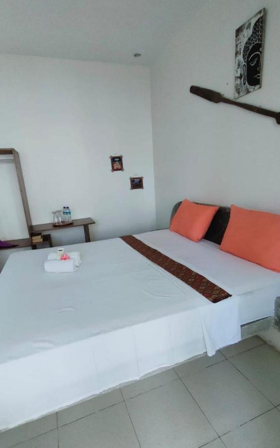 Pineapple Guest House Gili Air Exterior photo