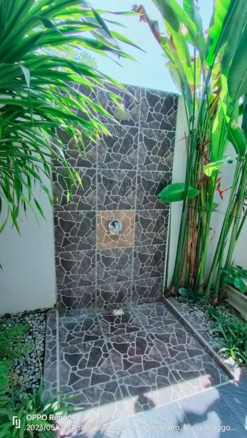 Pineapple Guest House Gili Air Exterior photo