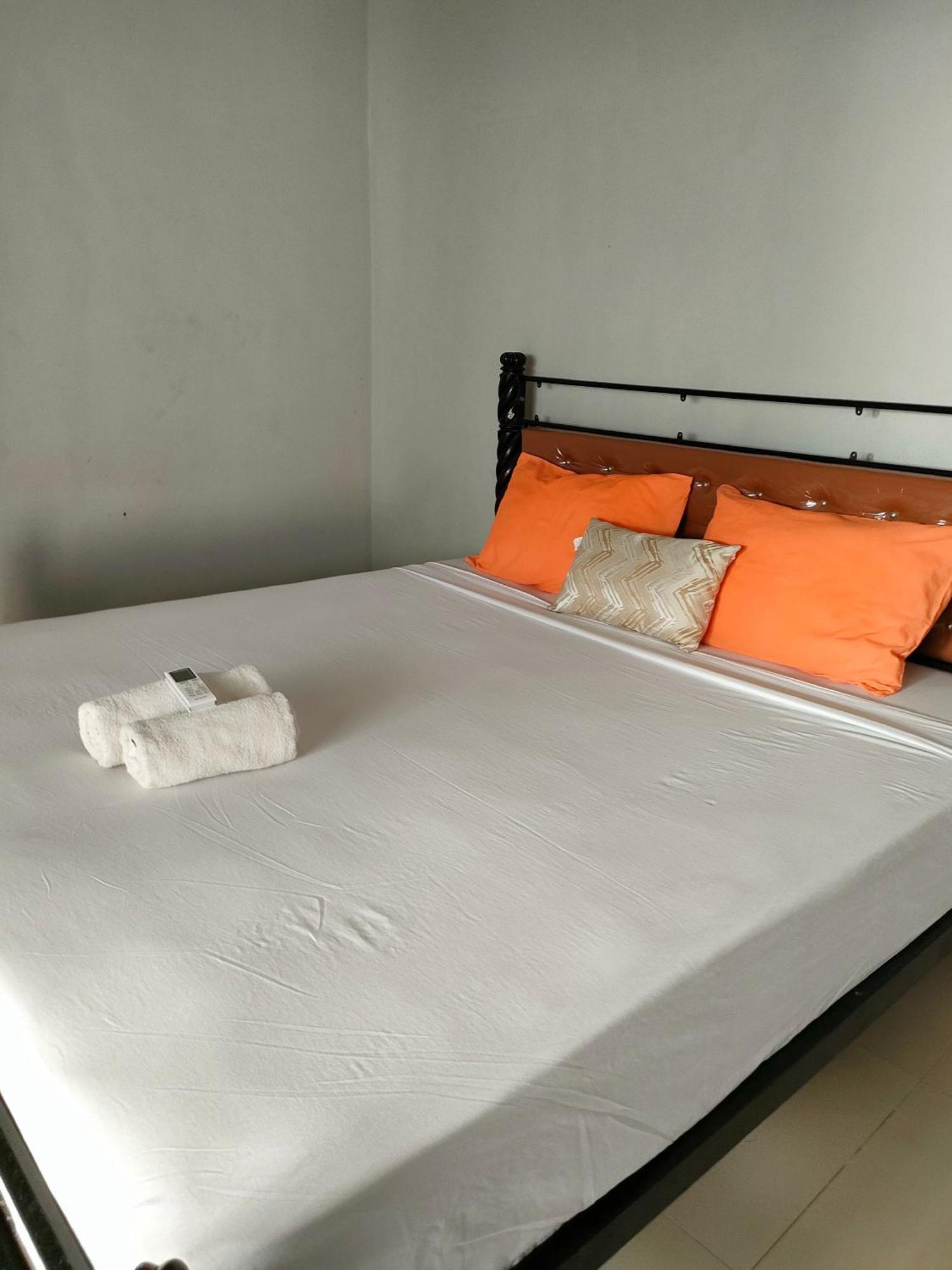 Pineapple Guest House Gili Air Exterior photo