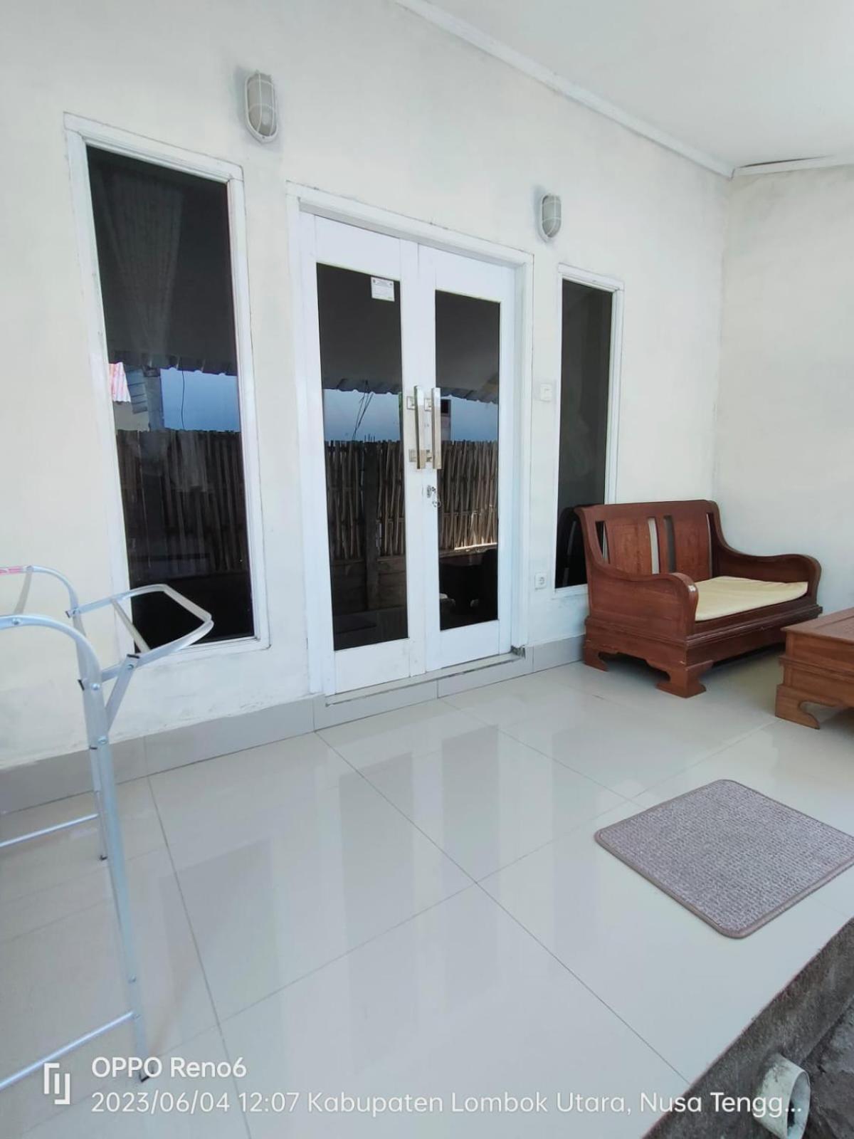 Pineapple Guest House Gili Air Exterior photo