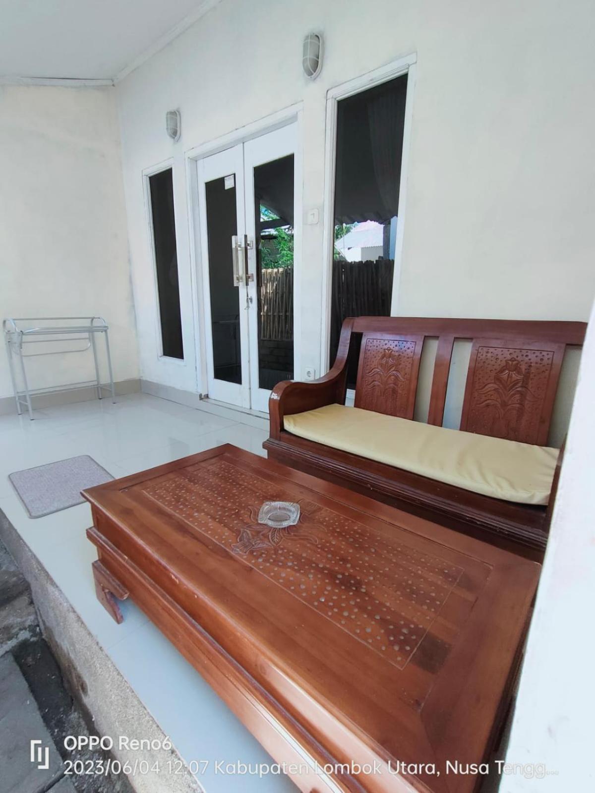 Pineapple Guest House Gili Air Exterior photo