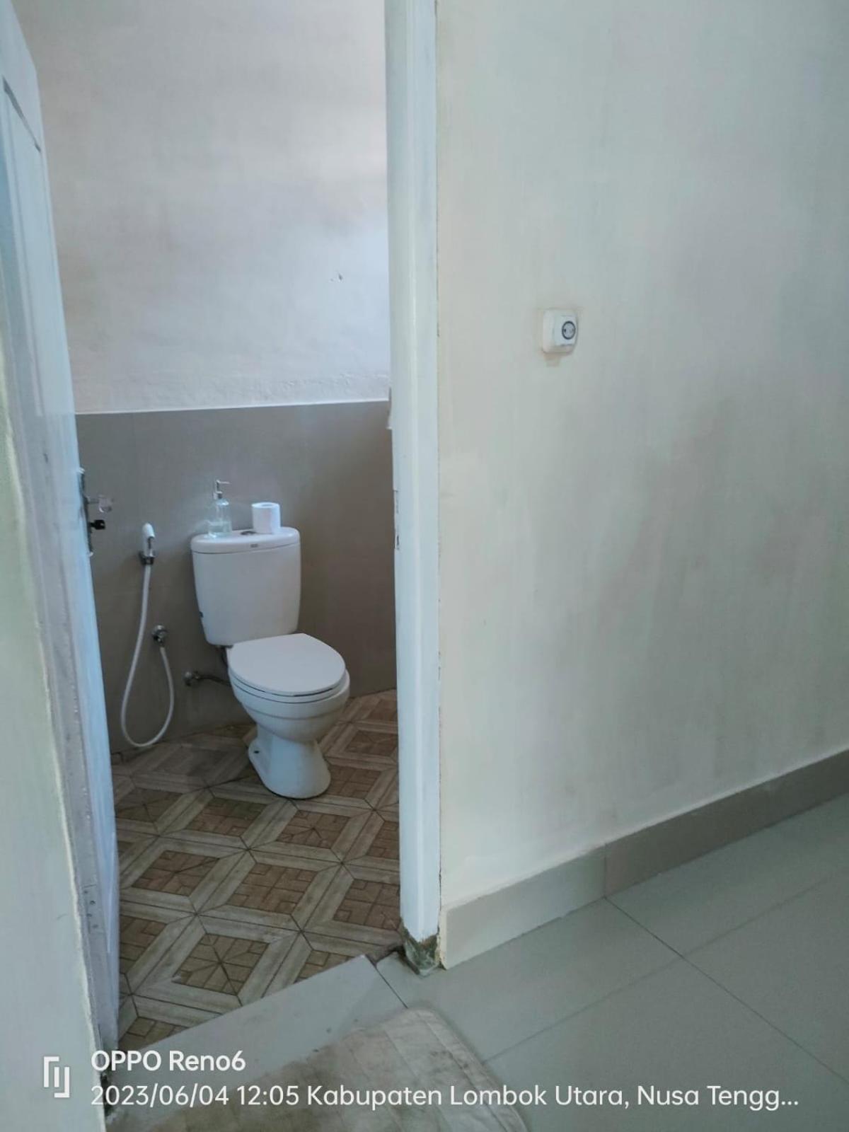 Pineapple Guest House Gili Air Exterior photo